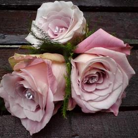 fwthumb56 triple rose cake corsage 15.99.jpg